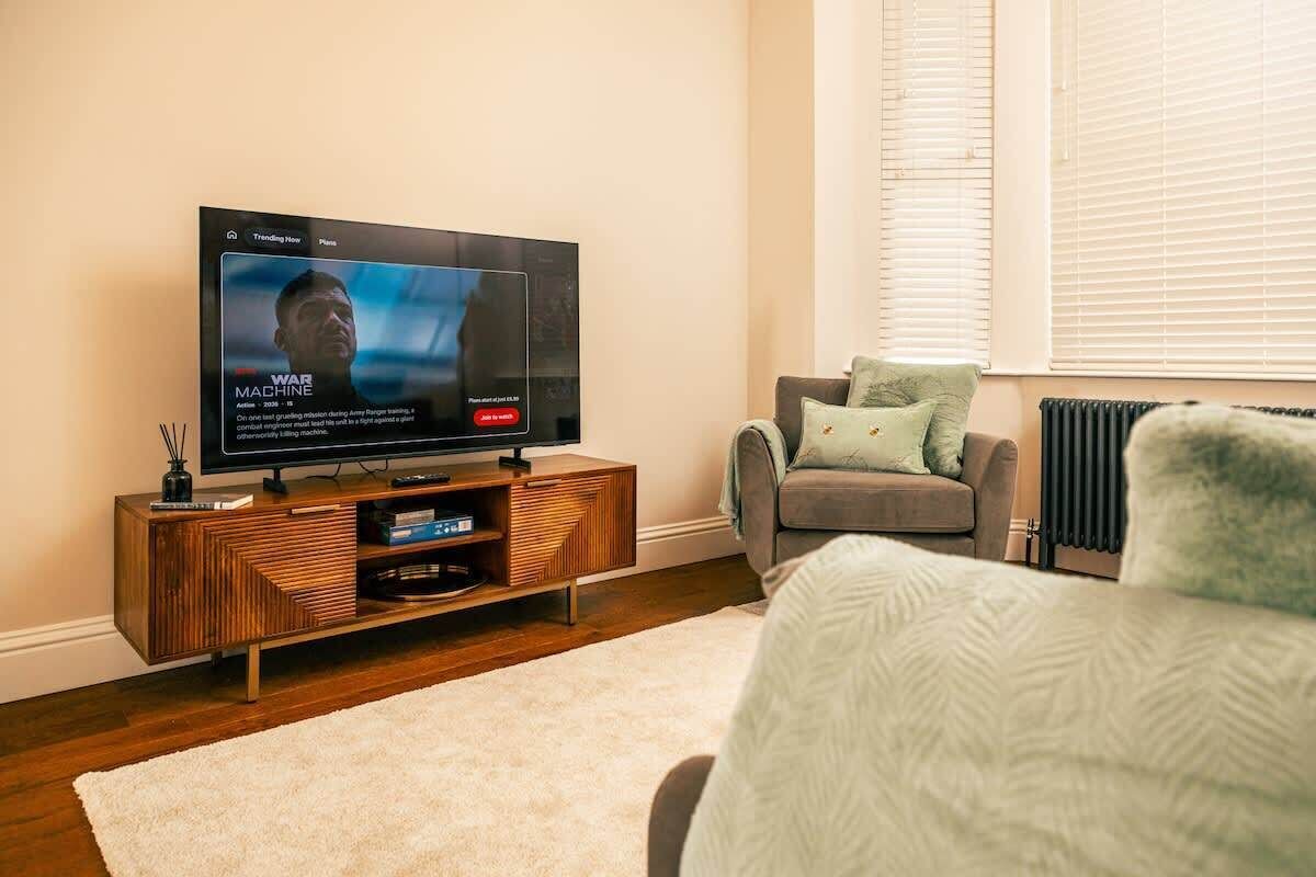 3 bedrooms, iron/ironing board, free WiFi, bed sheets