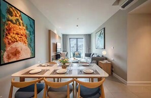 Dining - Spacious 3-bedroom Zenity apartment in Hồ Chí Minh with FreePool & Gym (Thành phố Hồ Chí Minh)