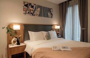 Iron/ironing board, Internet - Spacious 3-bedroom Zenity apartment in Hồ Chí Minh with FreePool & Gym (Thành phố Hồ Chí Minh)