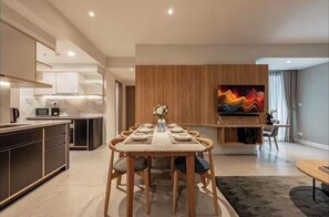 Dining - Spacious 3-bedroom Zenity apartment in Hồ Chí Minh with FreePool & Gym (Thành phố Hồ Chí Minh)