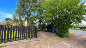 المنطقة المحيطة بالمنشأة