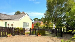 المنشأة من الخارج