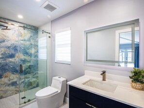Towels, soap, toilet paper - Walk to the Beach - Stylish Waterfront Gateway (Fort Myers Beach)