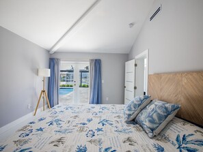 3 bedrooms, free WiFi, bed sheets, wheelchair access