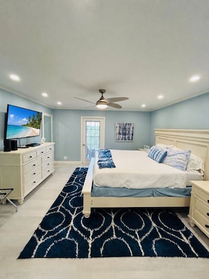 2 bedrooms, iron/ironing board, free WiFi, bed sheets - Dolphin Watch Waterfront | Indian Shores | Heated Pool | 3-Min Walk to Beach (Indian Shores)