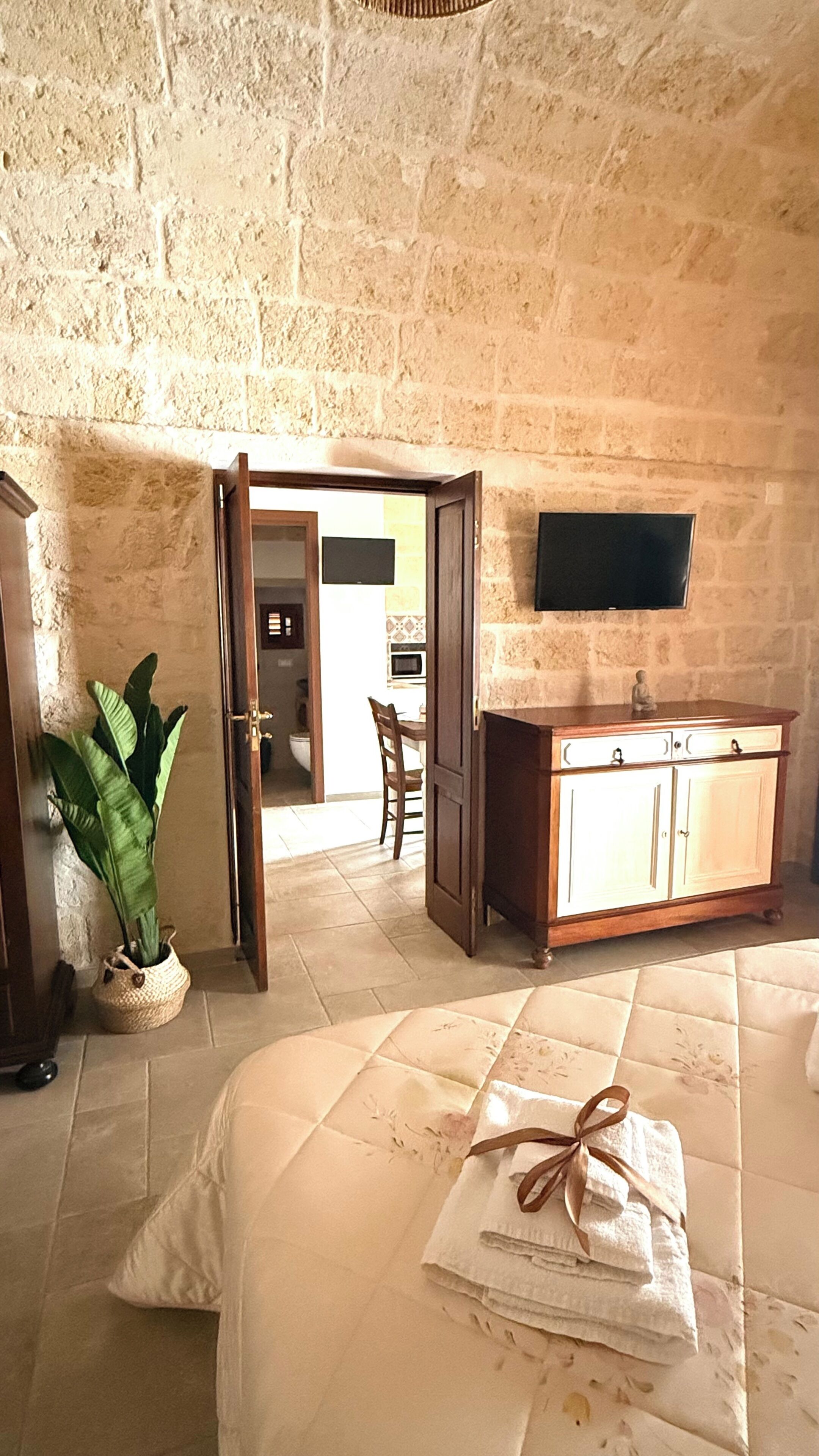 1 habitación, caja de seguridad en la habitación y cuna de viaje 