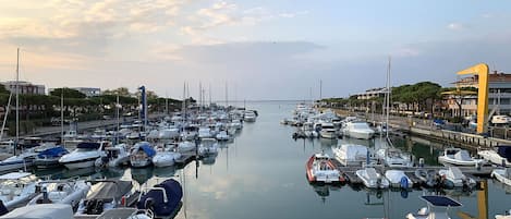 Apartment, 1 Bedroom, Balcony, City View | Marina