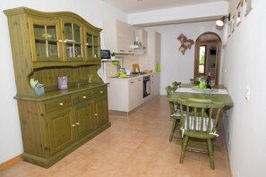 Fridge, oven, stovetop, coffee/tea maker - Small but lovely apartment in Marsica, on a hill surrounded by greenery! (Abruzzo)
