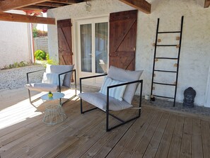 Terrace/patio - Gîte Le Petit Landais - Heated swimming pool (Clermont)