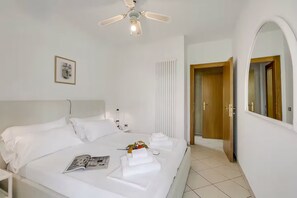WiFi, bed sheets - Apartment with pool a few steps from Lake Garda - ideal for families (Riva del Garda)
