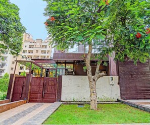 House | Meja sambut tetamu