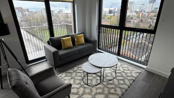 Deluxe Apartment, Balcony, City View | Living area