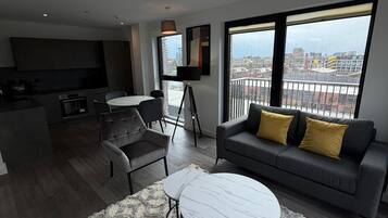 Deluxe Apartment, Balcony, City View | Private kitchen