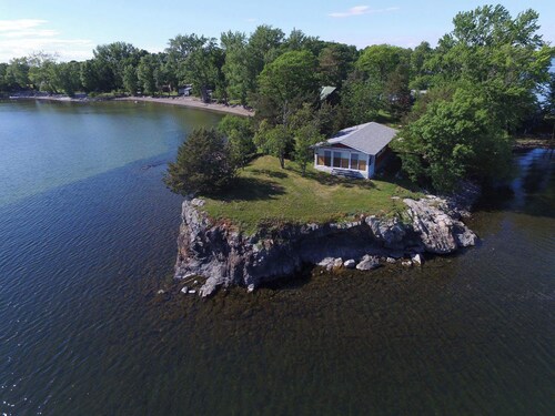Koala Escape St Albans - Lake Champlain Bluff Cottage w Sunrise Views