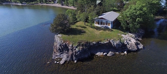 Koala Escape St Albans - Lake Champlain Bluff Cottage w Sunrise Views