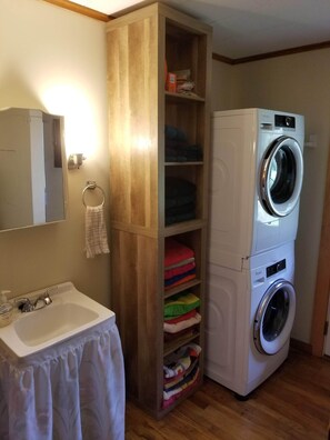 Interior - Koala Escape St Albans - Lake Champlain Bluff Cottage w Sunrise Views (Georgia)