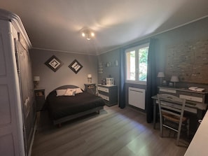 Room - Vrbo Property (Coti-Chiavari)
