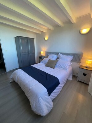 3 bedrooms, WiFi, bed sheets - Charming house, panoramic sea view (Coti-Chiavari)