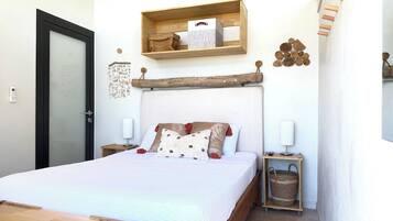 2 bedrooms, desk, free WiFi, bed sheets