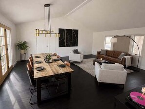 Living area - Charming 2-bedroom house with AC in perfect Fort Collins (Fort Collins)