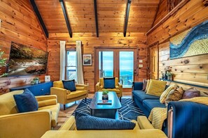 Smart TV, fireplace, video games, table football - Amazing Mountain Views Sunset•HotTub•Firepit•Games•Sleeps 8 (Sevierville)