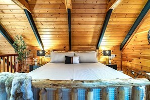 Room - Amazing Mountain Views Firepit•Games•HotTub•Sunset•Sleeps 8 (Sevierville)