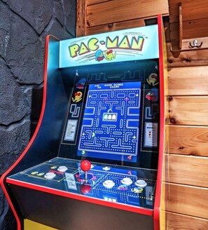 Game room - Amazing Mountain Views Firepit•Games•HotTub•Sunset•Sleeps 8 (Sevierville)