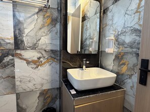 Deluxe Double Room | Bilik Mandi