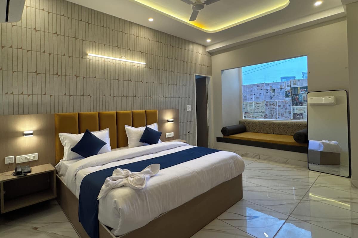 Superior Double Room, City View