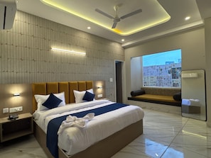 Superior Double Room, City View