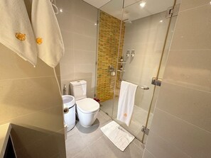 Hair dryer, towels, soap, toilet paper - Cassia 2 BR water (Choeng Thale)