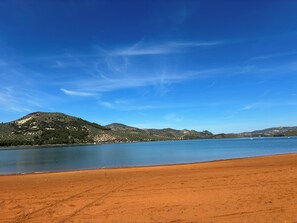Sun-loungers - Villa with Pool, Jacuzzi & Lake View (AN)