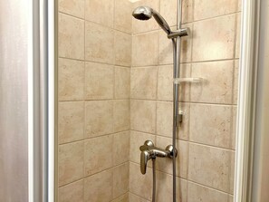 Apartment, 2 Schlafzimmer, Balkon, Stadtblick | Badezimmer