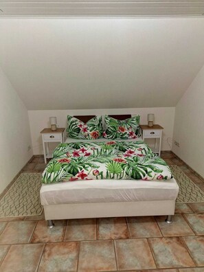 Iron/ironing board, WiFi, bed sheets