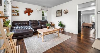 Orem Peak Retreat | Yard | Kayaks | Grill+Firepit