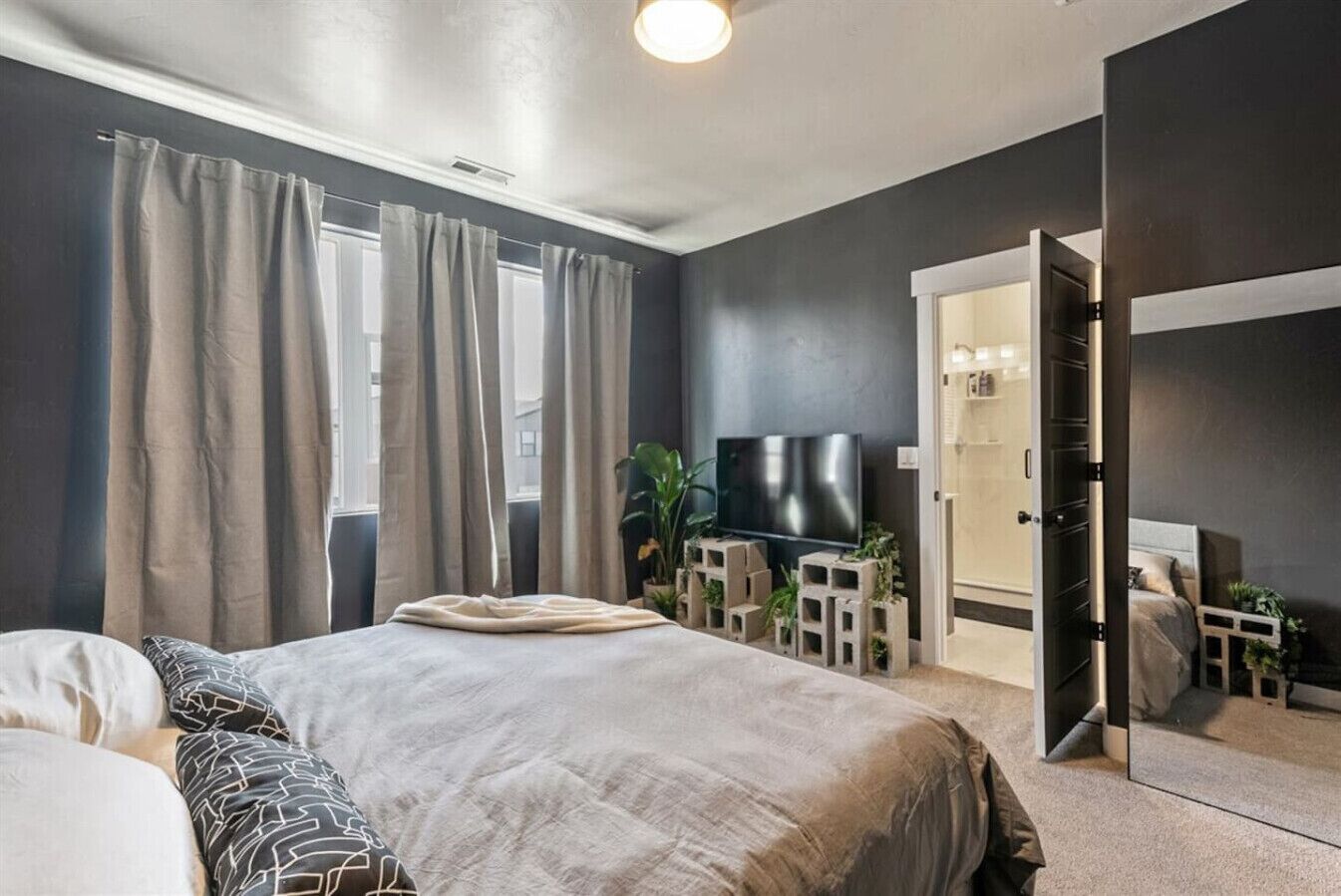 Desk, iron/ironing board, travel crib, WiFi