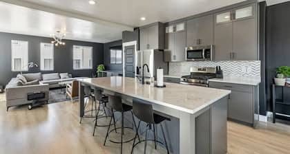 New! Onyx Oasis | 2 Car Garage | TV | Central