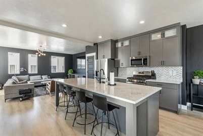 New! Onyx Oasis | 2 Car Garage | TV | Central