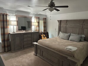 4 bedrooms, iron/ironing board, WiFi, bed sheets