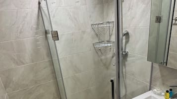 Apartemen Comfort, pemandangan kota | Kamar mandi