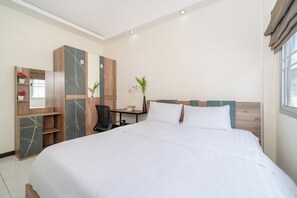 Iron/ironing board, WiFi, bed sheets