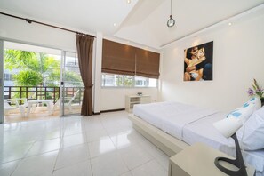 Tabla de planchar con plancha, wifi y ropa de cama 