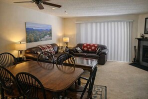Smart TV, books - White Mountain Retreat - spacious 2BR 2BA with additional sleeping space (Conway)