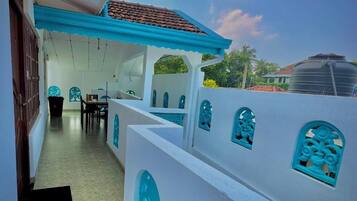 Comfort Apartment, Balcony, City View | Outdoor dining