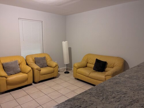 3-bedroom apartment in fantastic Alton with AC and comfort Wifi Hot Water