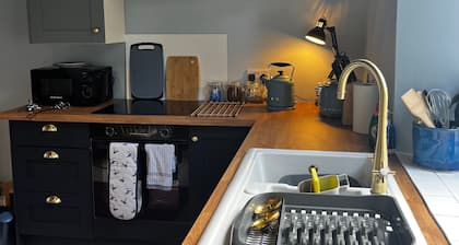 Apartment Sleeps 2 With Pets Welcome