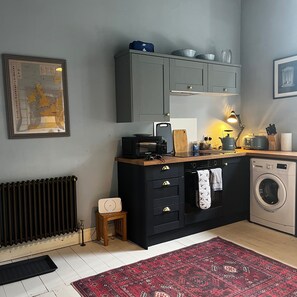 Private kitchen - Apartment Sleeps 2 With Pets Welcome (Dunoon)