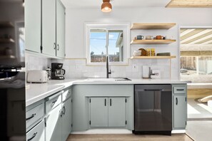 Private kitchen - Zen House, serene & close to everything (Yucca Valley)