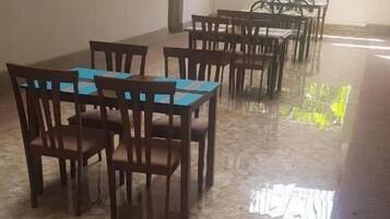 Deluxe Double Room, Balcony, Courtyard View | Dining