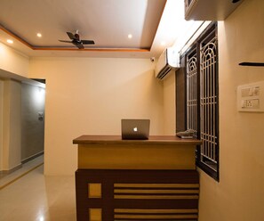 House | Meja sambut tetamu